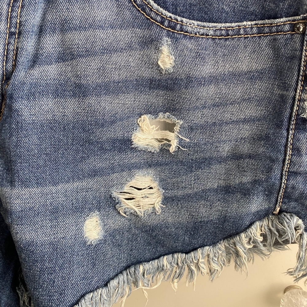🌟 Free People Distressed Denim Shorts - Dark Wash - Picture 3 of 10